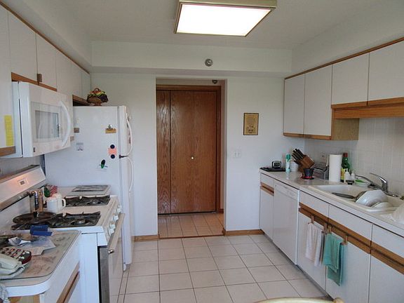 2nd image of 6701 N Milwaukee Ave APT 601