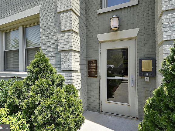 4th image of 4402 1st Pl NE APT 11