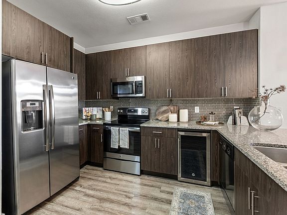 5th image of 11138 Huebner Rd #425