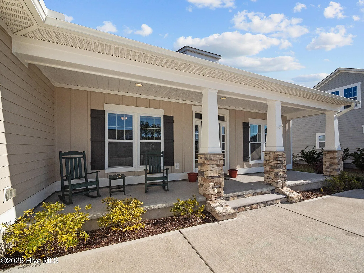 4 bed, 3.0 bath, 2362 sqft, $3,100 — Photo 3