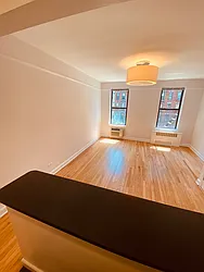 Rented by Metropolis Real Estate of Manhattan