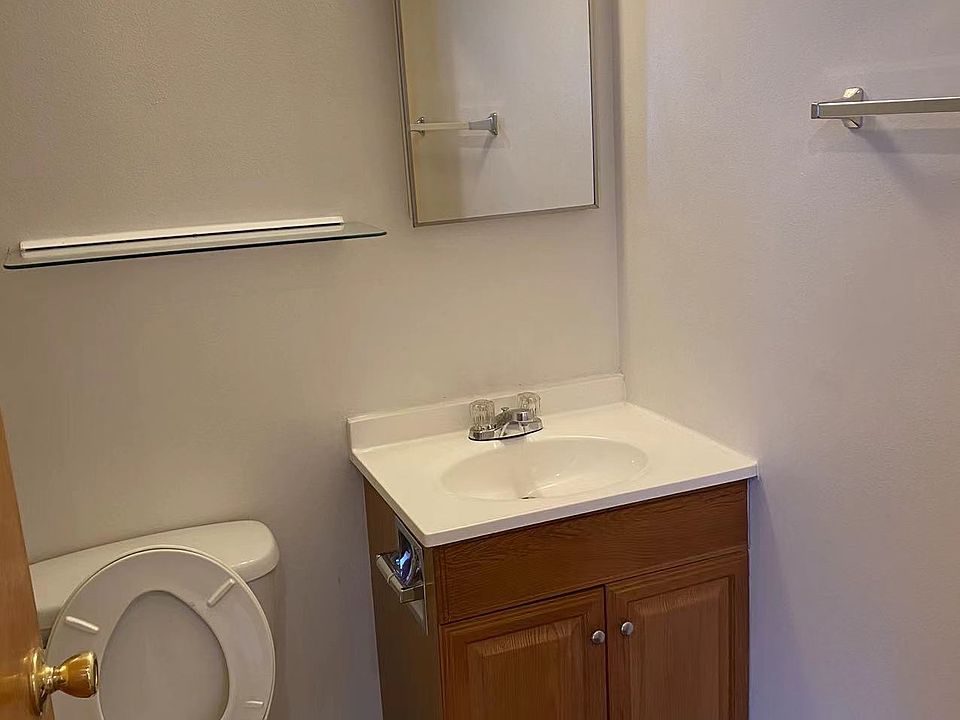 Unit 412 Bathroom