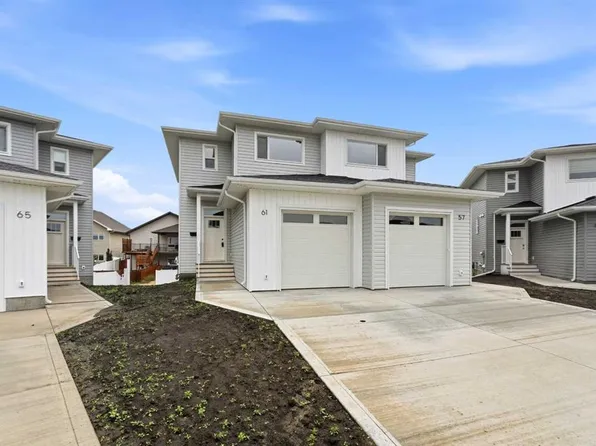 77 W Pinnacle Close, Blackfalds, AB T4M 0M3