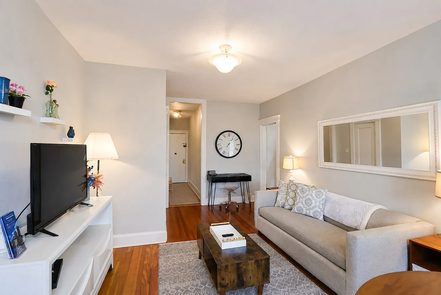 1 bed, 1.0 bath, 592 sqft, $3,141 — Photo 1