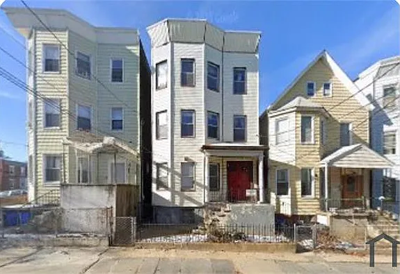 4 bed, 1425 sqft, $3,800 — Photo 2