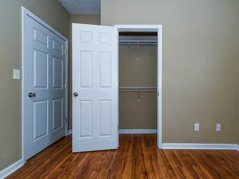Silver Creek Apartments — Photo 32