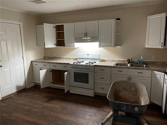 2nd image of 1809 Legion St