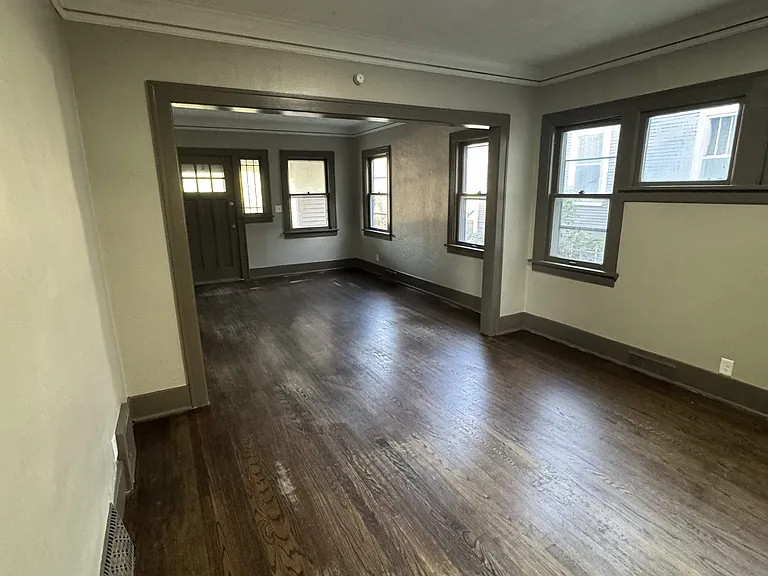 2548 N 48th Ave — Photo 4