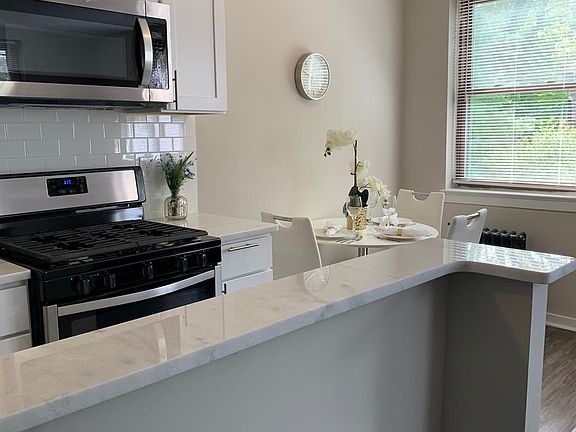3rd image of 232 W Walnut Ln #31n00hxrt