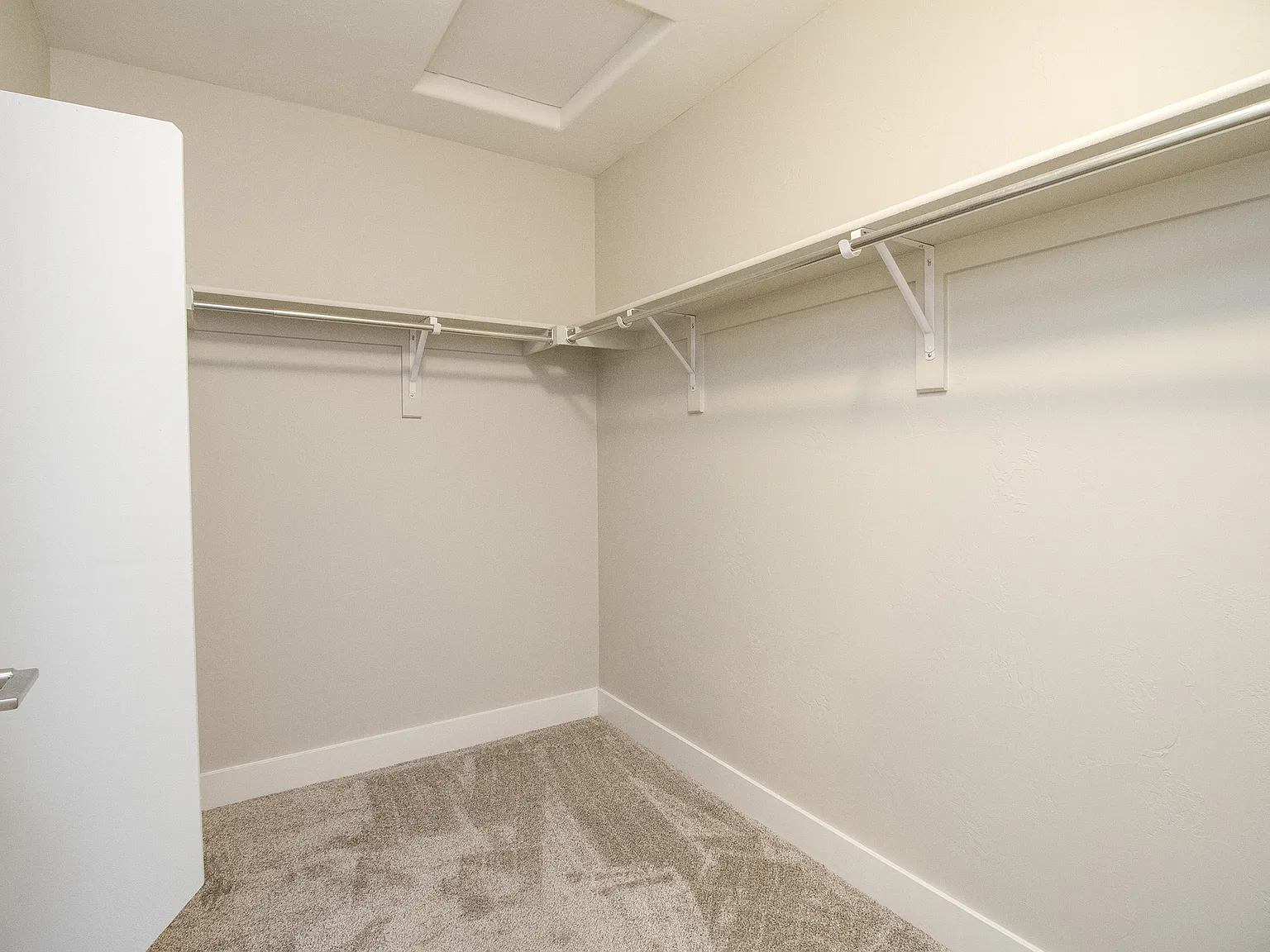 5 bed, 3176 sqft, $3,800 — Photo 3