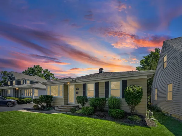 931 N Fernandez Ave, Arlington Heights, IL 60004