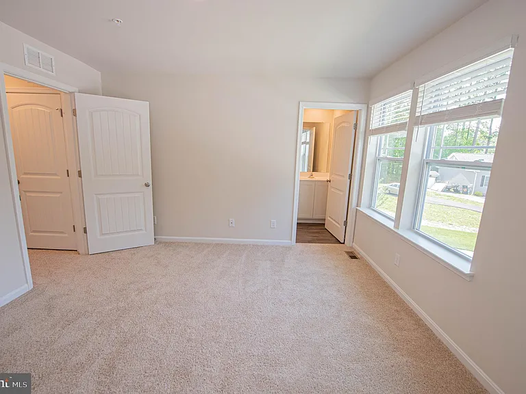 130 Willowtree Ln — Photo 47
