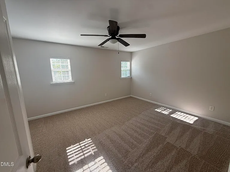 220 Milpass Dr — Photo 15