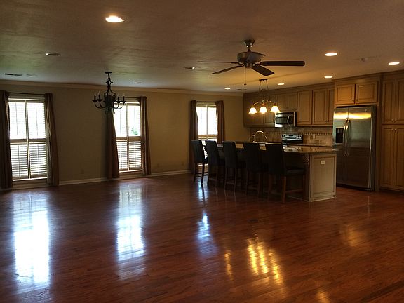 3rd image of 397 Riverdale Dr