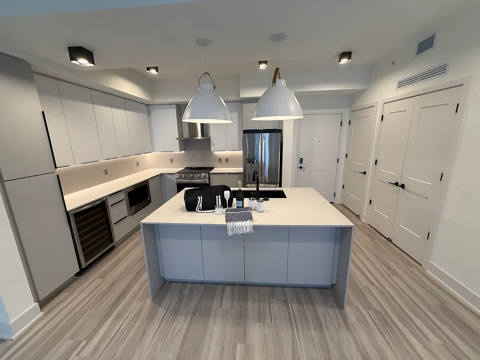 2 bed, 1176 sqft, $3,200 — Photo 1