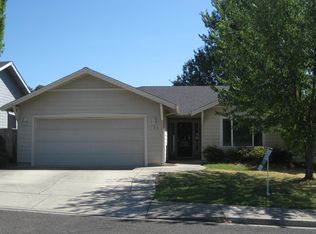 224 Phoenix Hills Dr, Phoenix, OR 97535