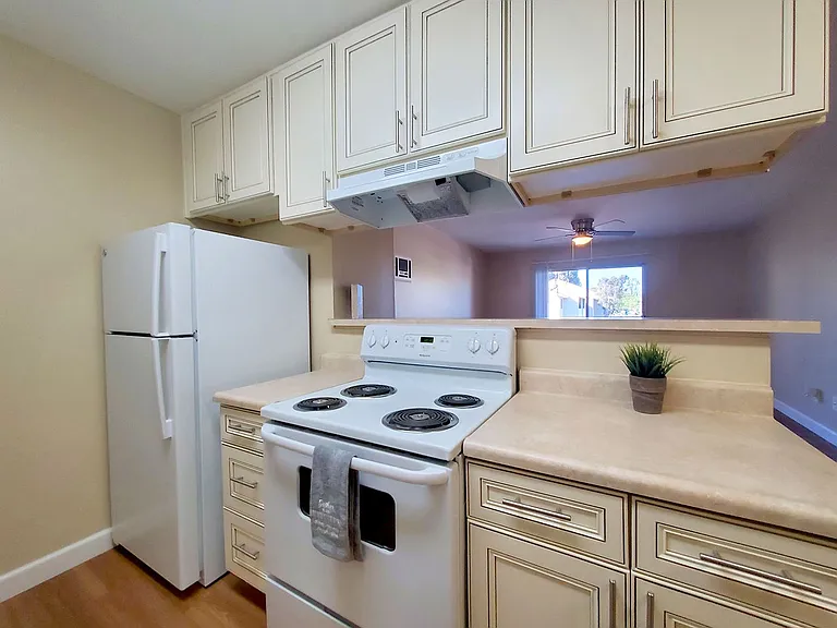 Parklane Apartments — Photo 21