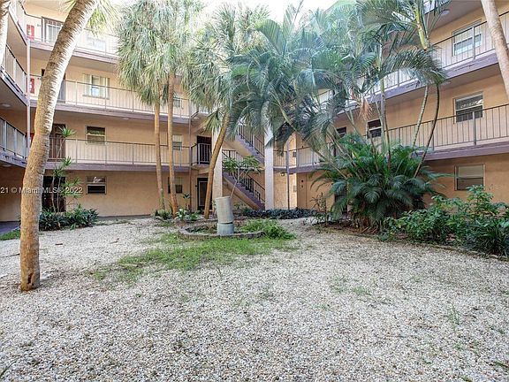 4th image of 2860 Somerset Dr APT 312K