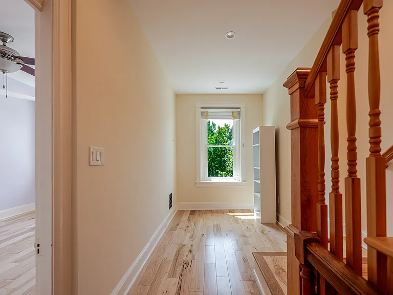 1234 E St NE — Photo 47