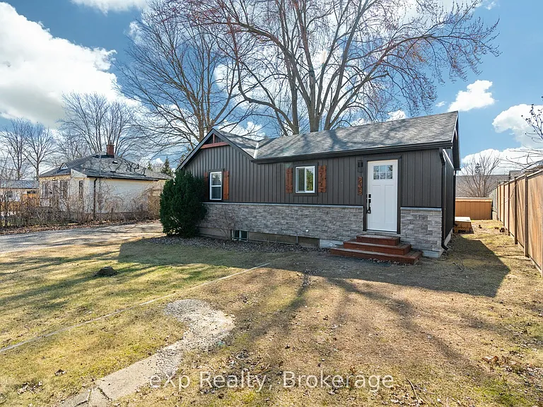 236 Sydenham St — Photo 41