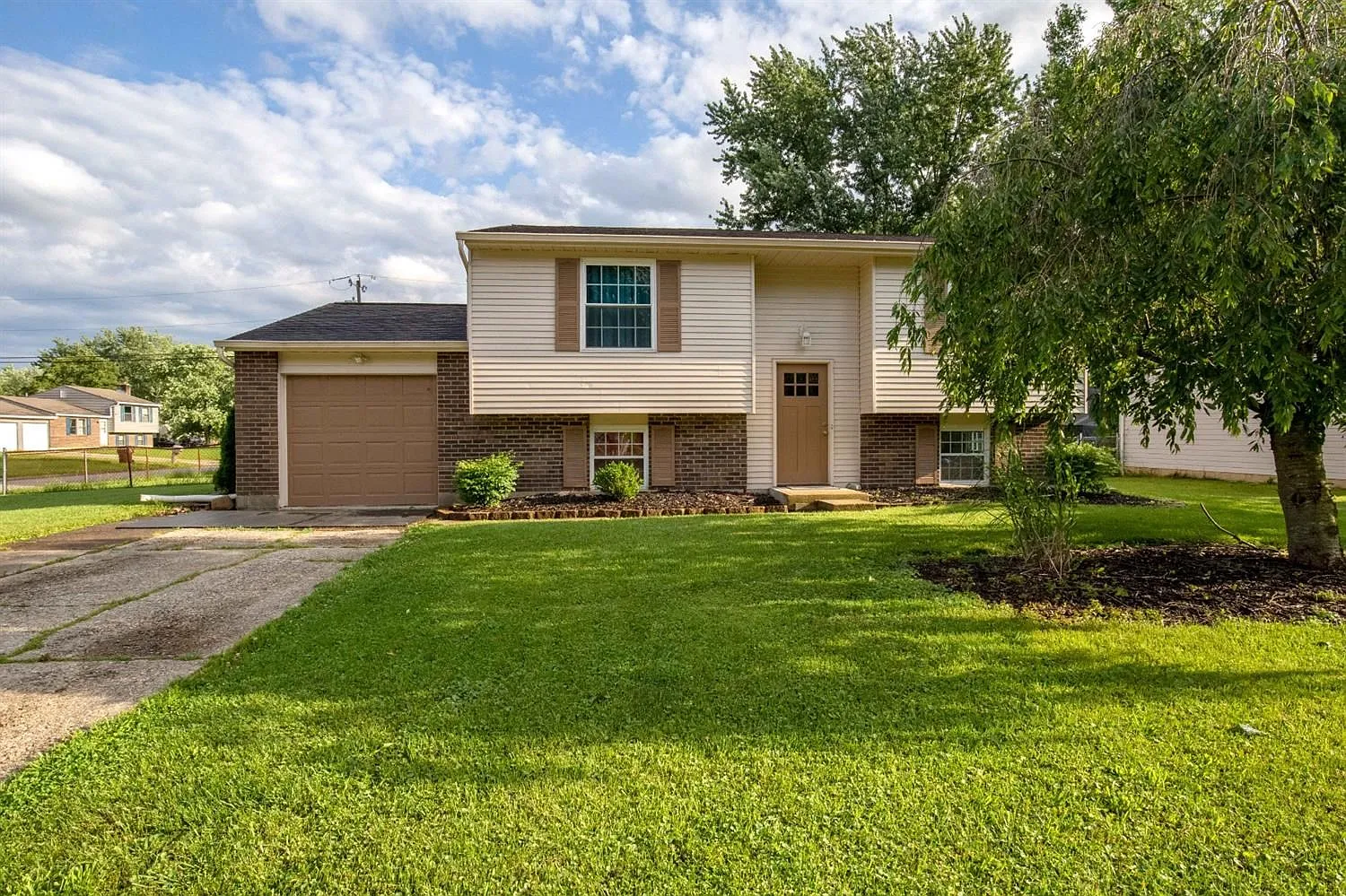1419 Wade Rd photo 1