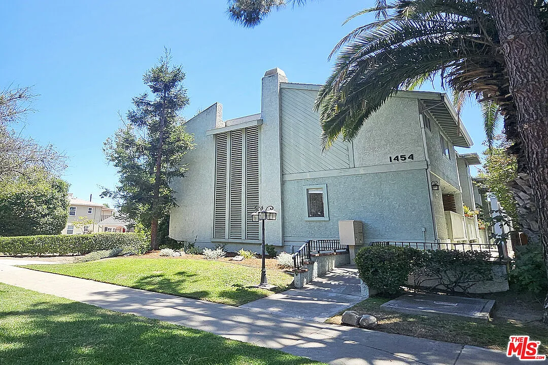 3 bed, 2.5 bath, 1421 sqft, $3,995 — Photo 1