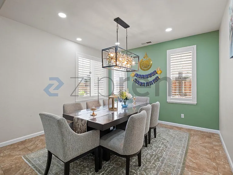 633 Farrington St — Photo 8