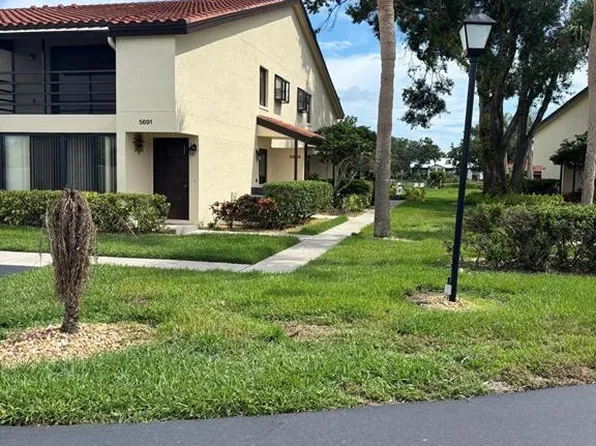 5689 Gardens Dr, Sarasota, FL 34243