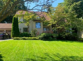 14 Rock Ridge Rd, Mahwah, NJ 07430