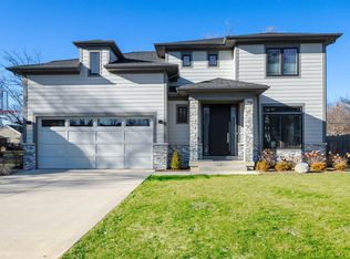 1968 Palmgren Dr, Glenview, IL 60025