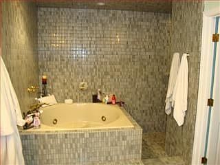 4th image of 1089 Dwyer Ave