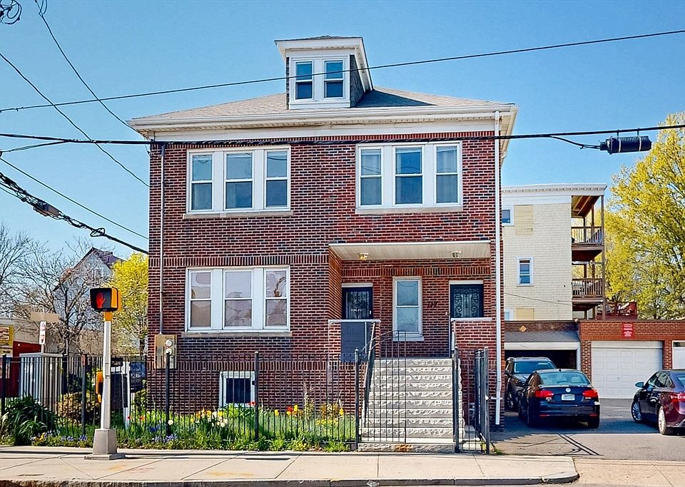 1st image of 139 Selden St
