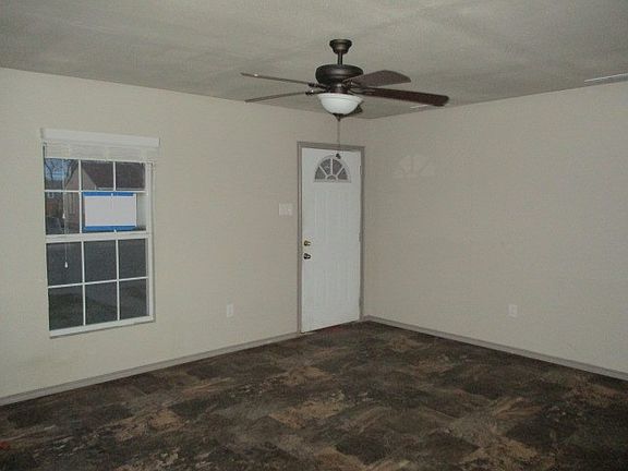 4th image of 2733 Center Ave
