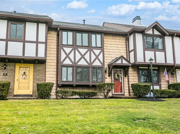 68 Camberley Pl, Penfield, NY 14526