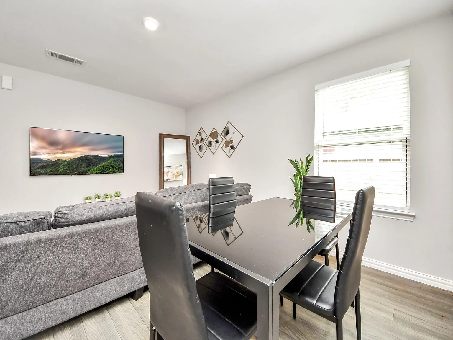3 bed, 2.0 bath, 1737 sqft, $1,750 — Photo 4
