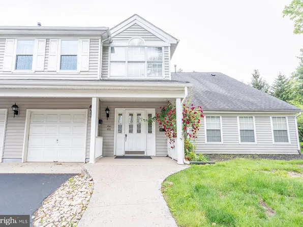 101 Eagles Chase Dr, Lawrence Township, NJ 08648