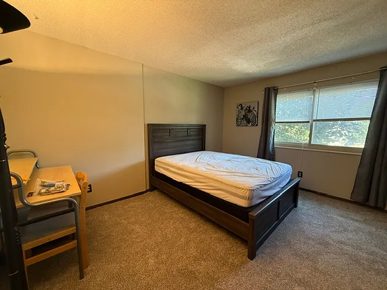1920C Melrose Dr — Photo 3