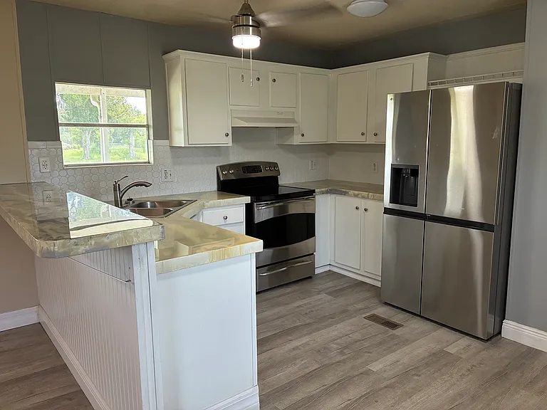 1714 Kenneth Ln — Photo 11
