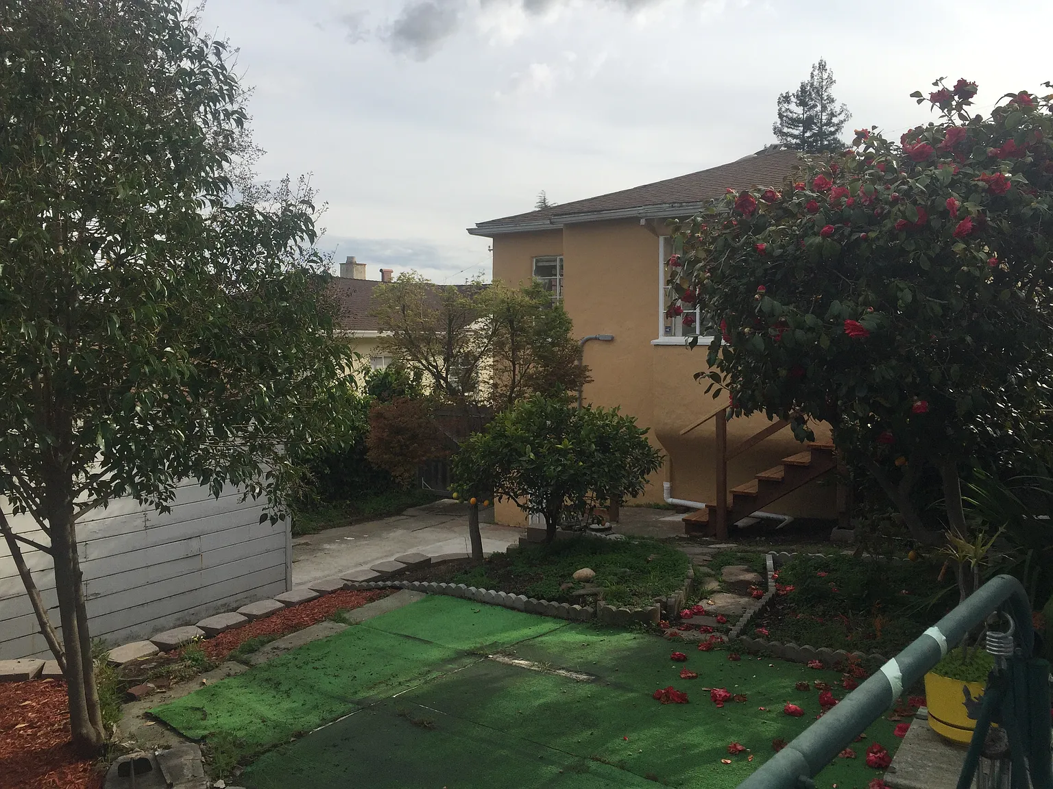 2 Bedroom 1 Bathroom House In Upper Laurel With Great Amenities — Photo 3