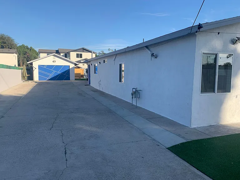 huge drive way can park 3 car side y side and at list 6 cars back to back and have free parking at side the street so you can easily park amount of 20 cars or even few 
rvs