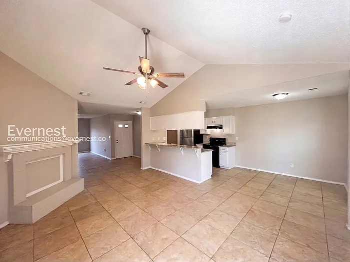 6585 Fairwood Cv — Photo 5
