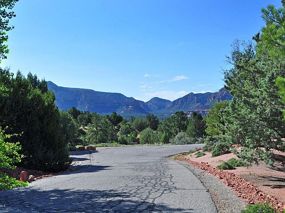 3rd image of 125 Manzanita Ln