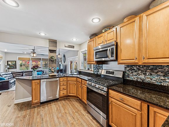 5th image of 349 N Benton St