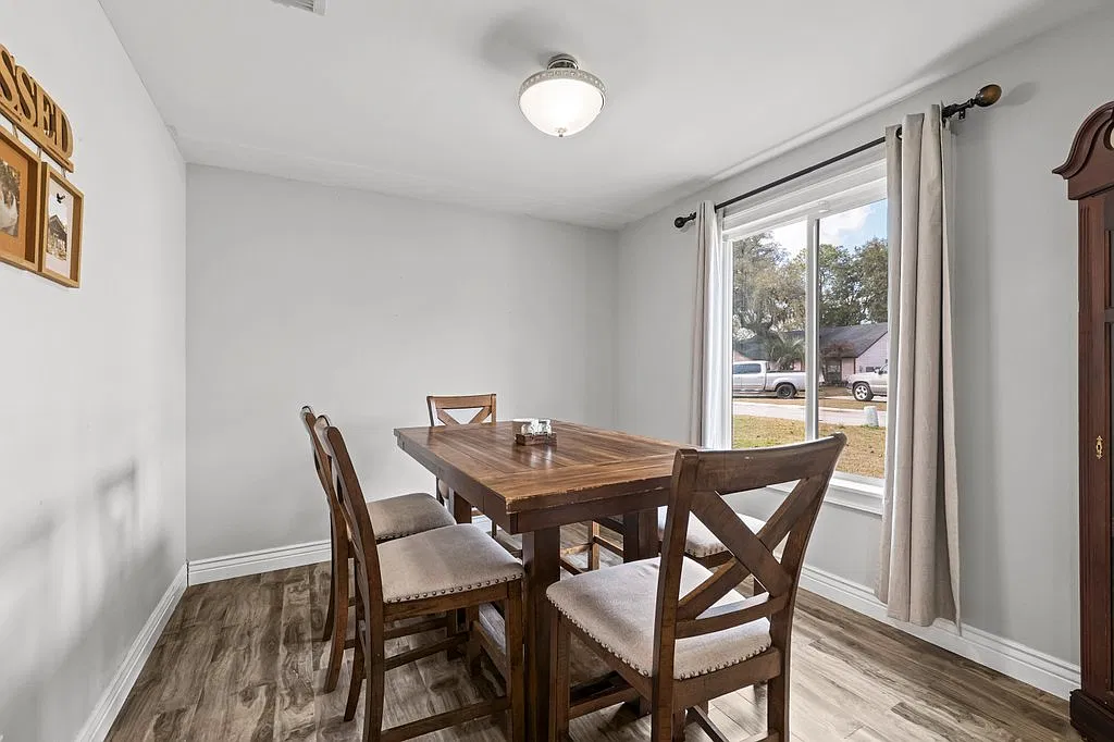 3 bed, 1402 sqft, $3,000 — Photo 3