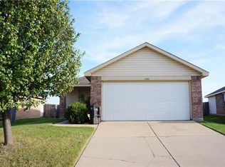 1404 Castle Ridge Rd, Fort Worth, TX 76140