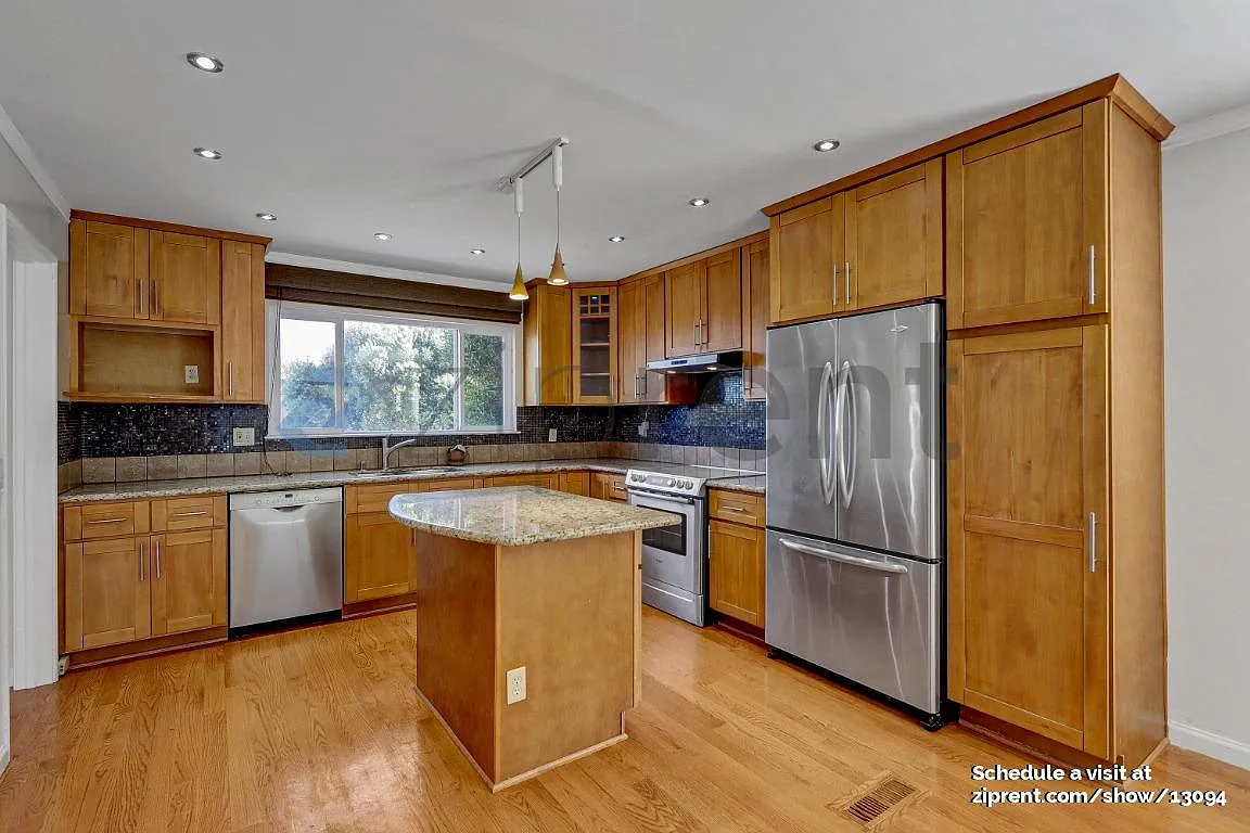 4 bed, 3.5 bath, 2340 sqft, $10,495 — Photo 2