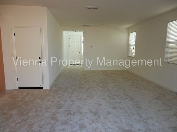 3rd image of 1517 Peony Ln