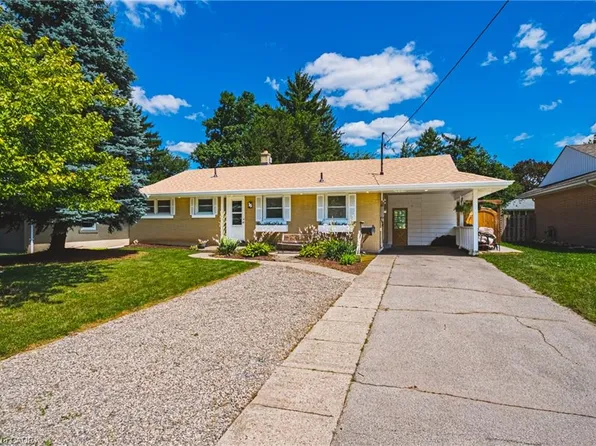 15 Dale Ave, Cambridge, ON N1S 3M7