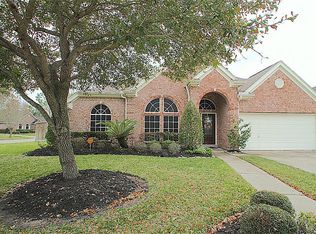 217 Willowood Dr, League City, TX 77573
