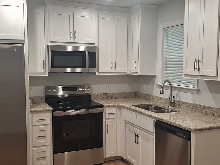 403 W Lawson St #A — Photo 3